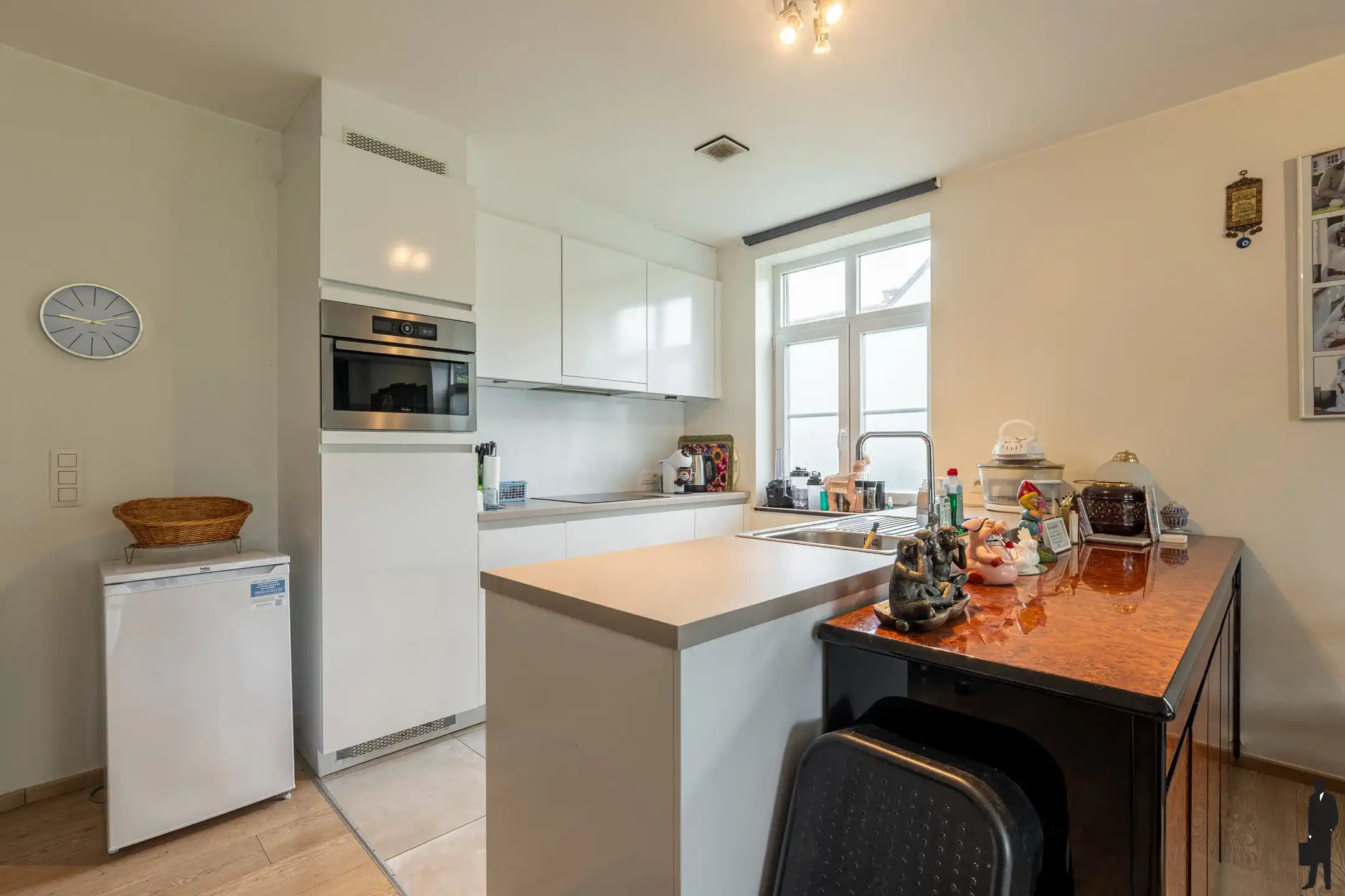 Mooi gelijkvloers appartement MET TUIN en 2 staanplaatsen. foto 7