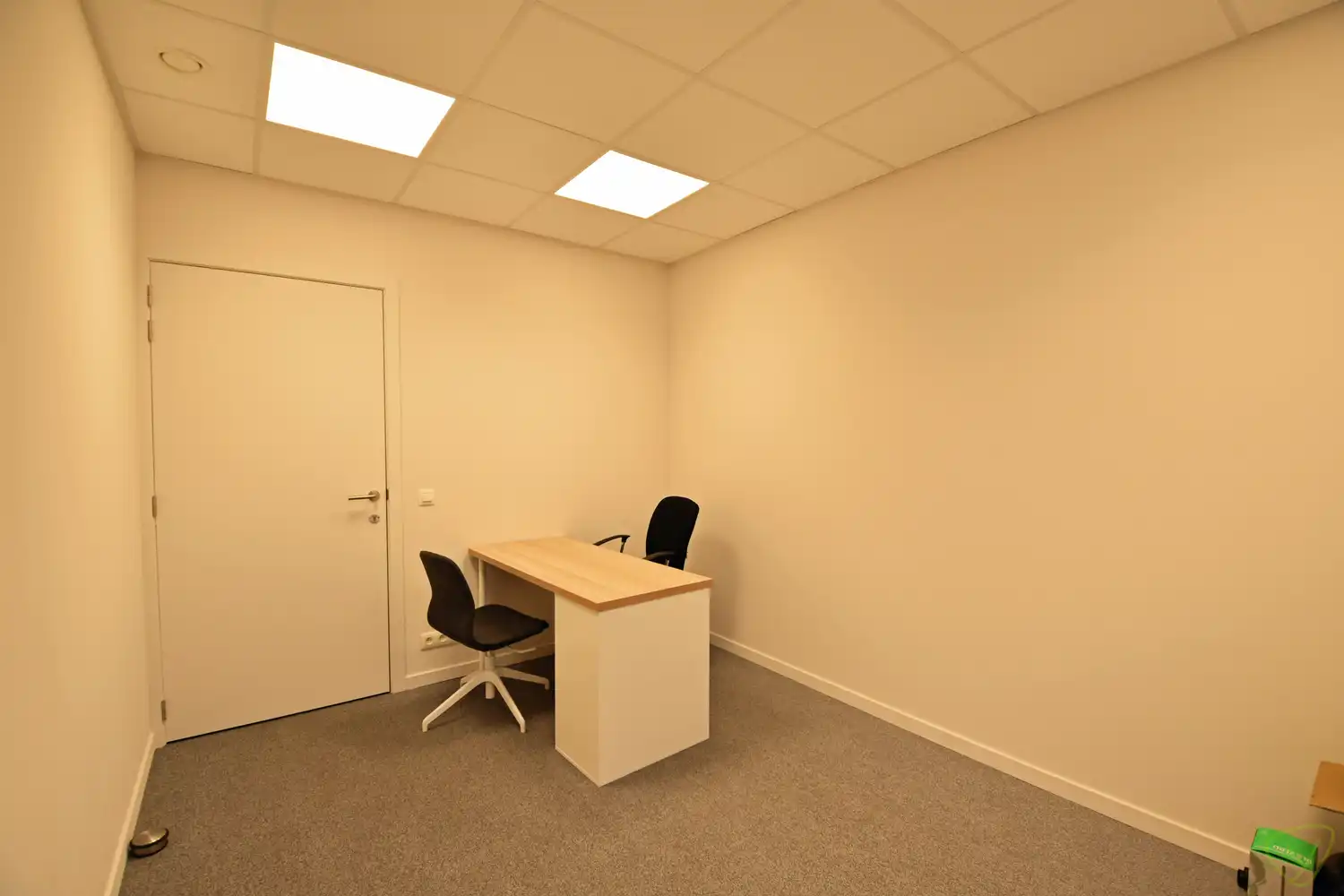 Kantoorruimte nabij het centrum van Zomergem! foto 2