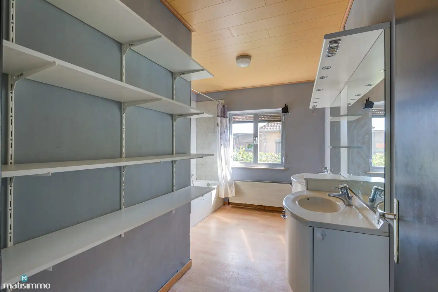 RUIME, GELIJKVLOERSE WONING (VOLLEDIG ONDERKELDERD), MET GARAGE EN TUIN NABIJ CENTRUM GENK foto 14