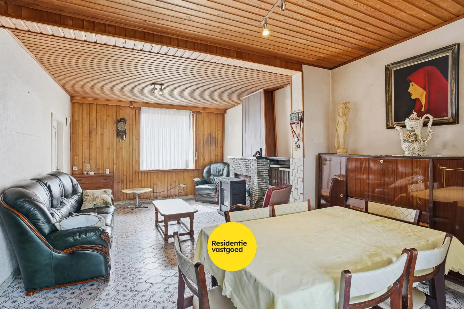 Te renoveren halfopen woning met tuin en oprit/garage foto 7