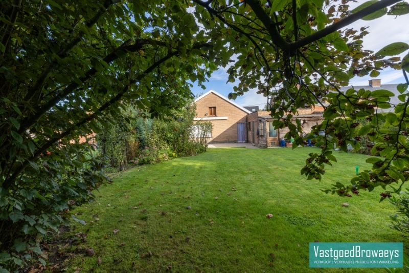 Centraal gelegen bungalow met zonrijke tuin foto 14