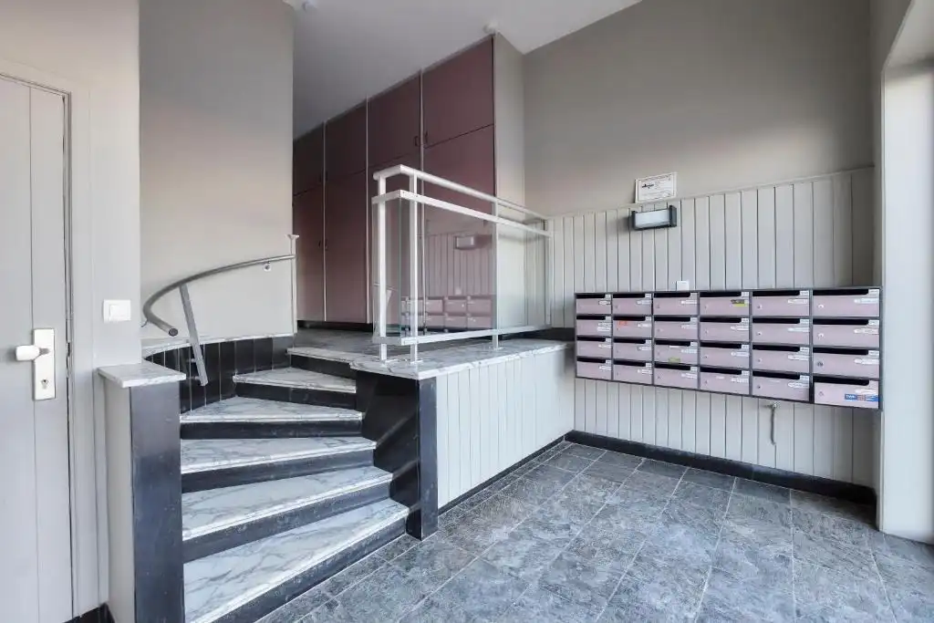 INSTAPKLARE STUDIO MET SCHITTEREND ZICHT OP ZEE  foto 26