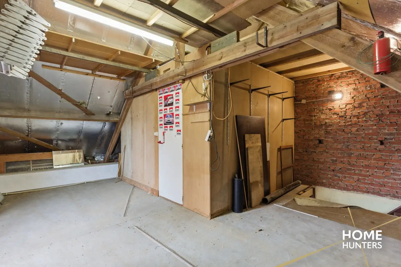 Halfopen te renoveren woning met 4 slaapkamers, ruime tuin en garage op gunstige locatie te Ieper foto 18