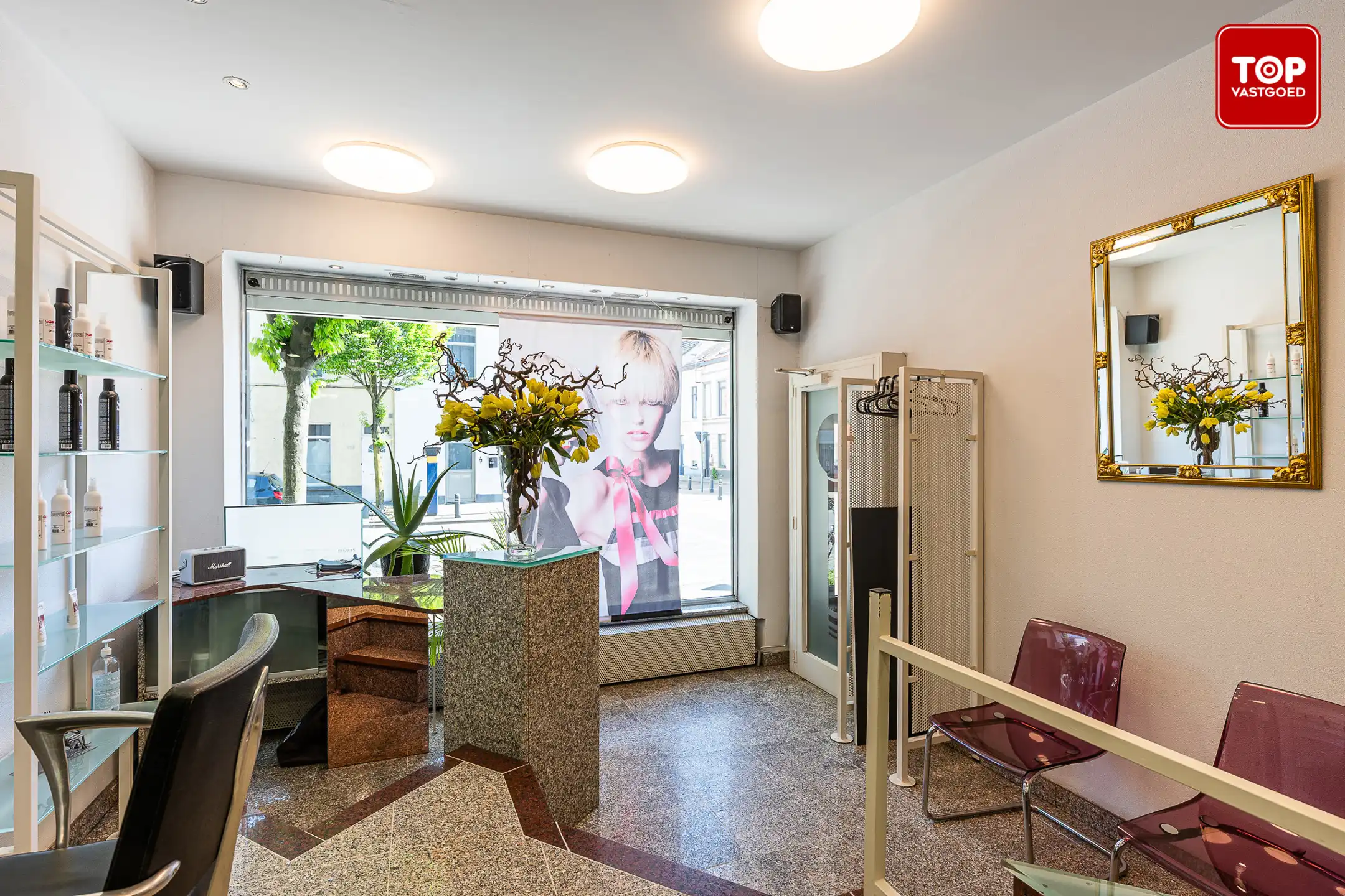 Woning met handelsgelijkvloers op een commercieel interessante ligging.  foto 8