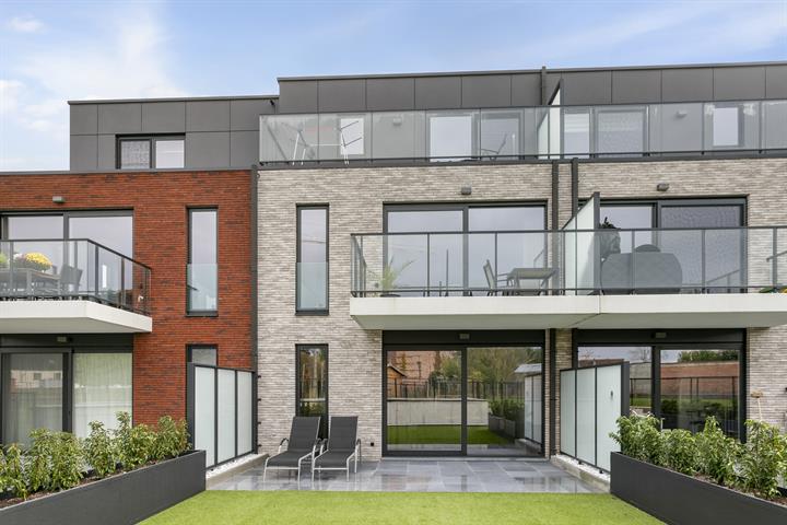 Gelijkvloers appartement met terras en tuintje foto 23