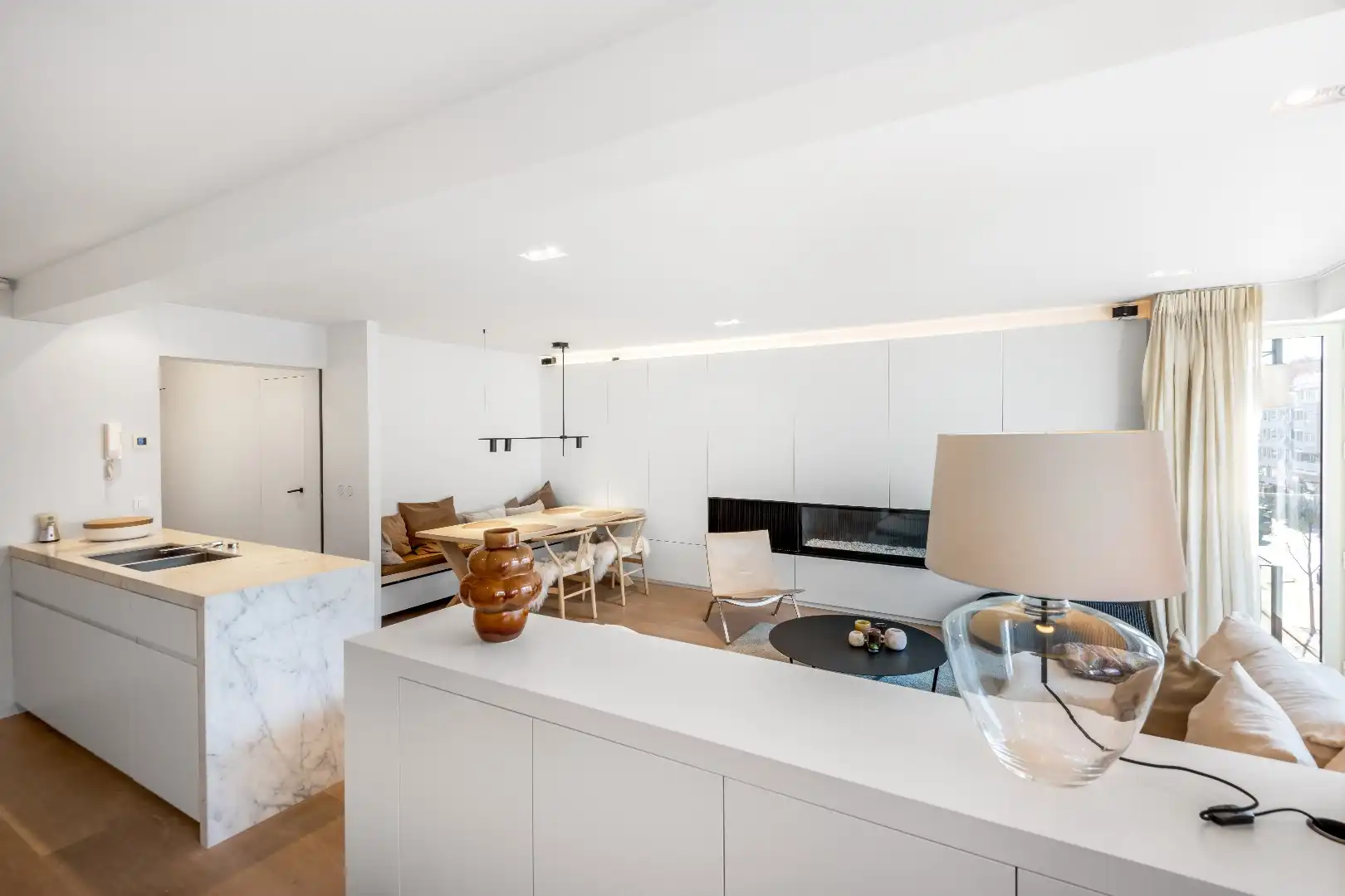 Smaakvol gerenoveerd appartement met mooie gevelbreedte centraal gelegen op de Lippenslaan. foto 6