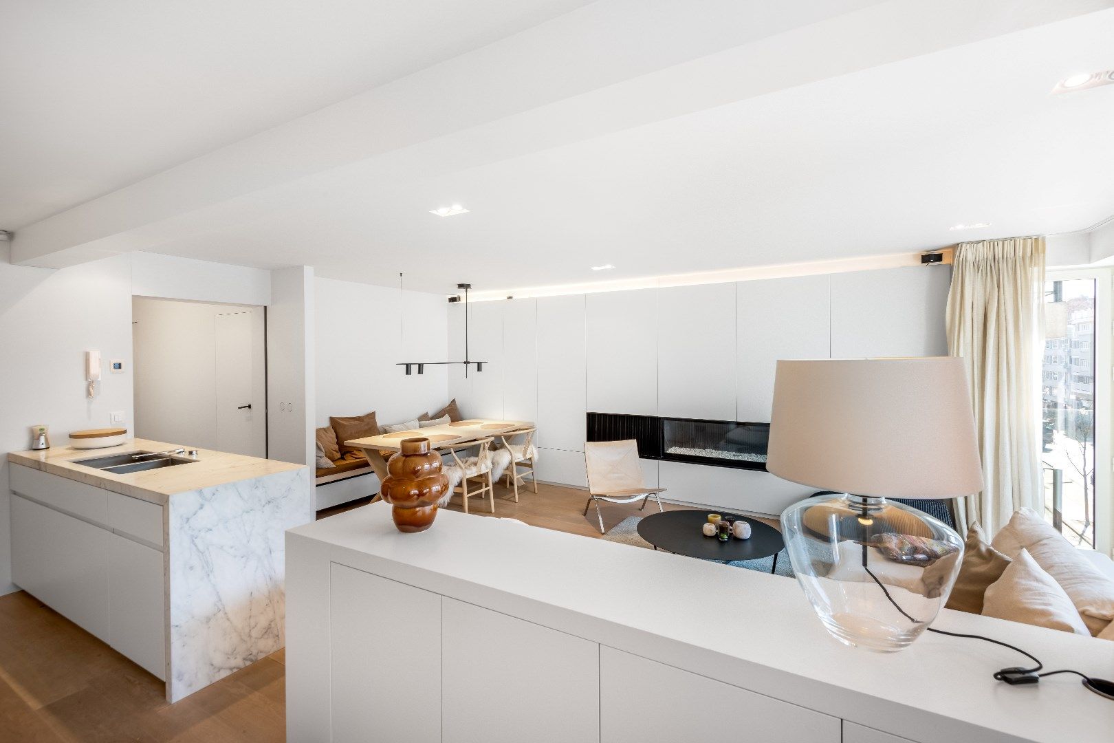 Smaakvol gerenoveerd appartement met mooie gevelbreedte centraal gelegen op de Lippenslaan. foto 6