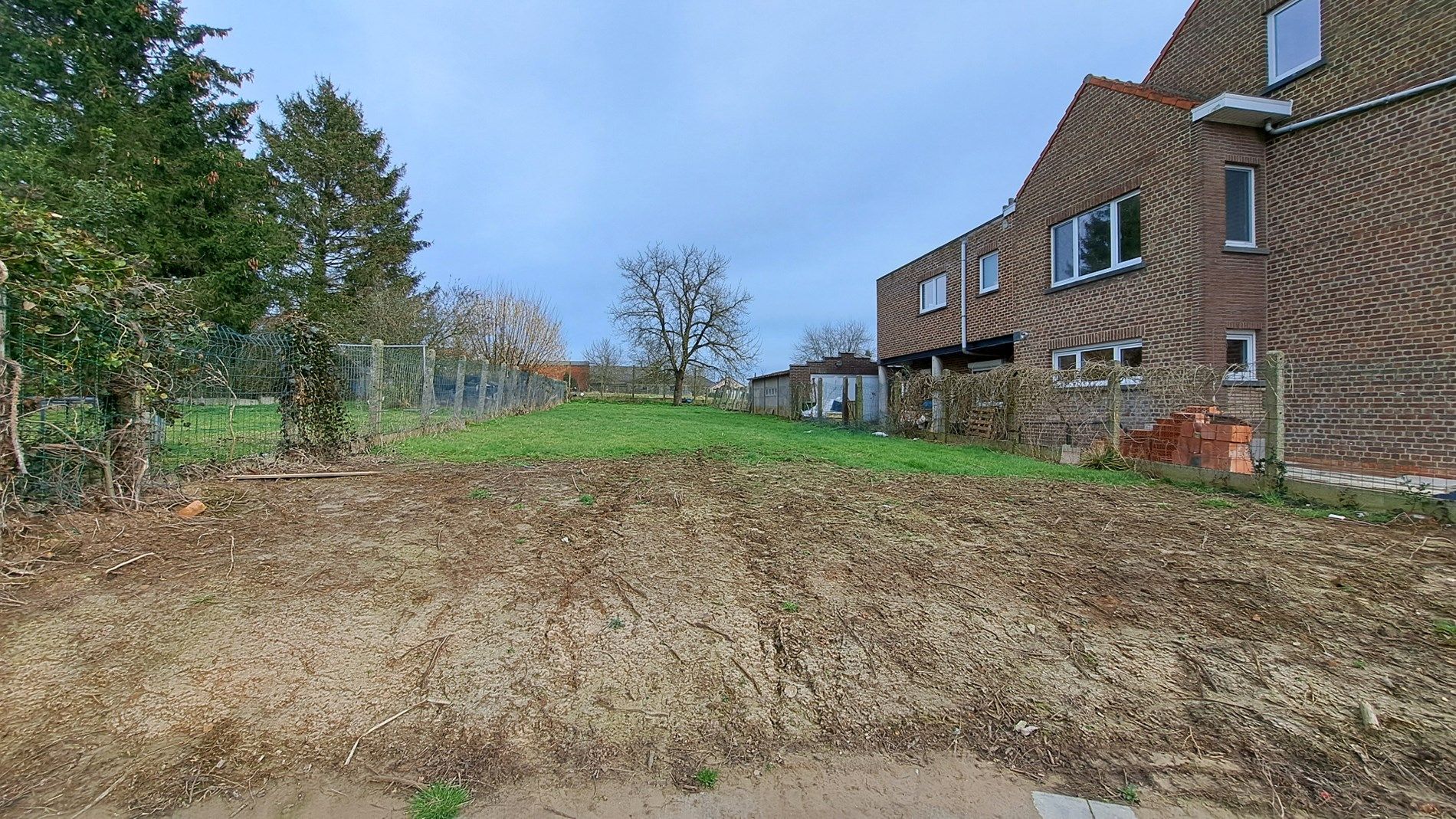 Bouwgrond voor half open bebouwing op 3a 66ca foto 3