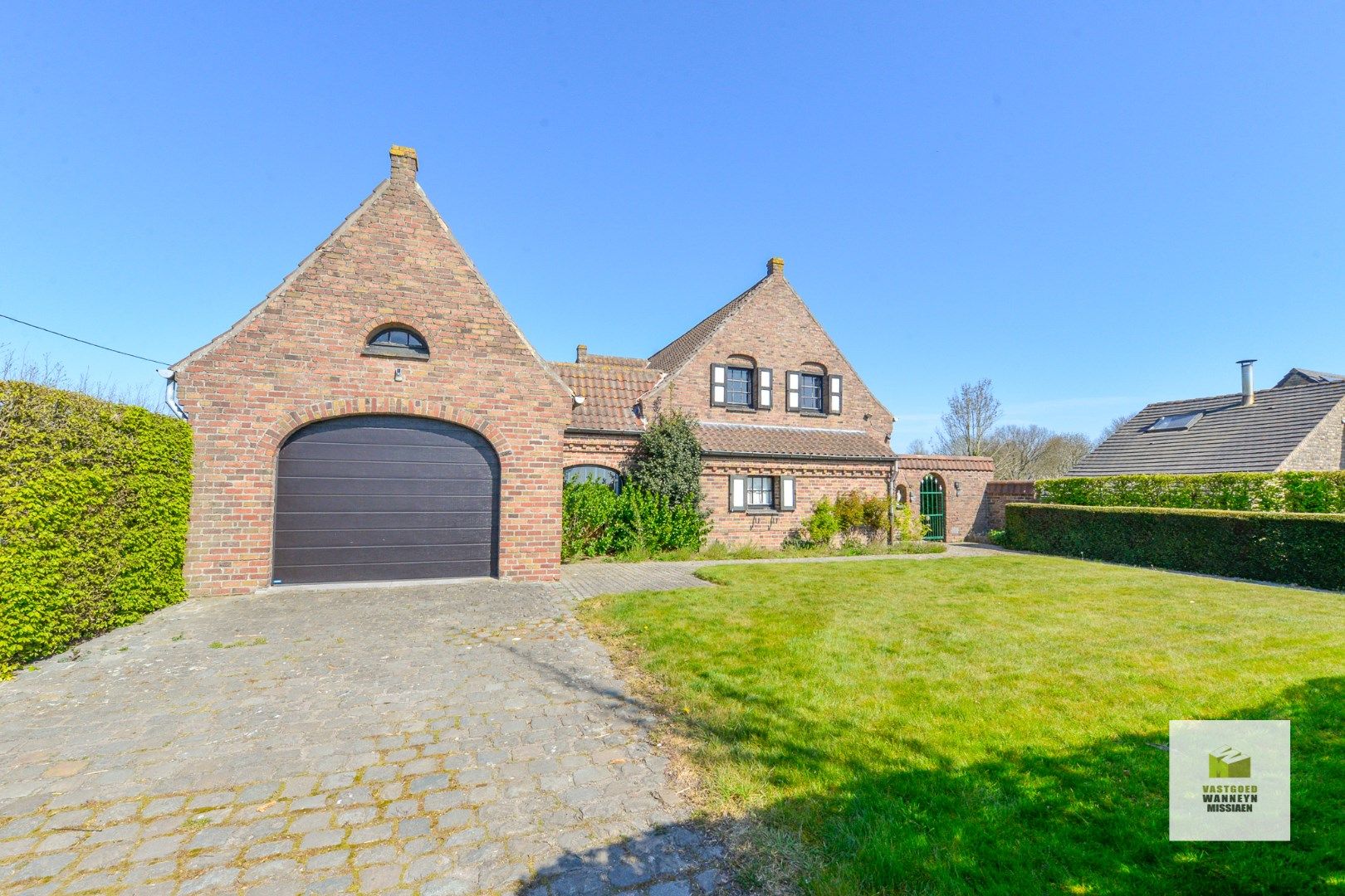 Statige villa met 4 slaapkamers, garage en tuin op landelijke ligging te Wingene foto 2