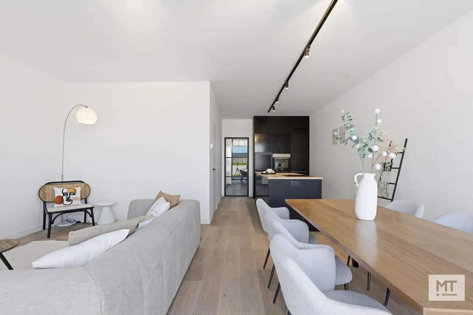 Verrassend ruime nieuwbouwwoningen in het centrum van Beselare foto 2