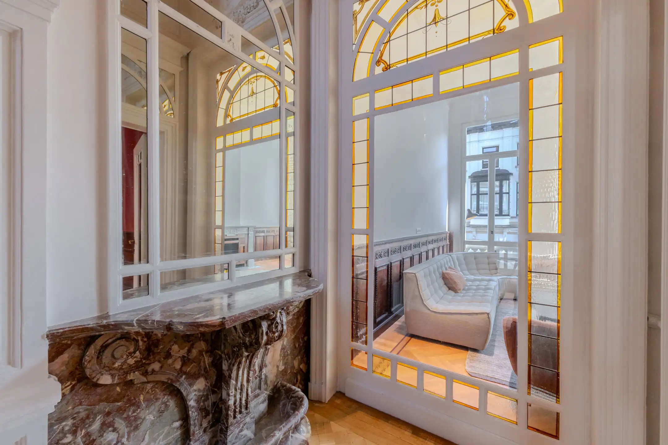 ANTWERPEN-ZUID - imposant neoclassicistisch herenhuis foto {{pictureIndex}}