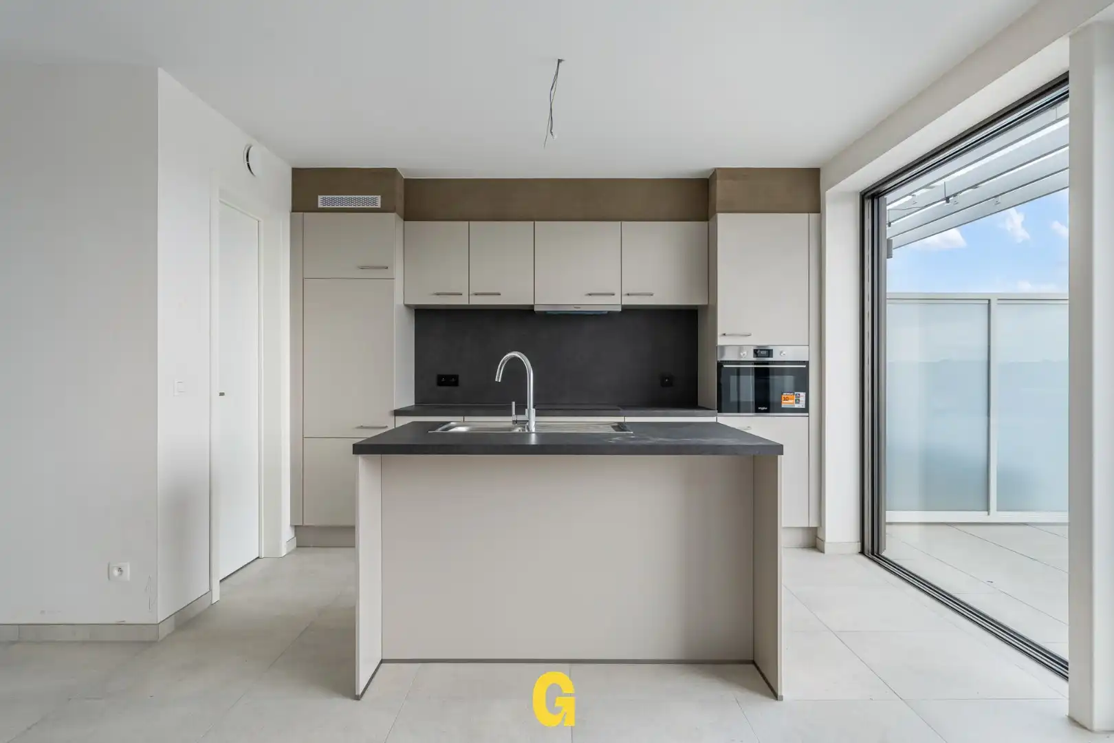 Knap nieuwbouwappartement op de hoogste verdieping in residentie Bella Vista, met twee terrassen en prachtige zichten, inclusief 2 standplaatsen, vlak bij het c foto 16