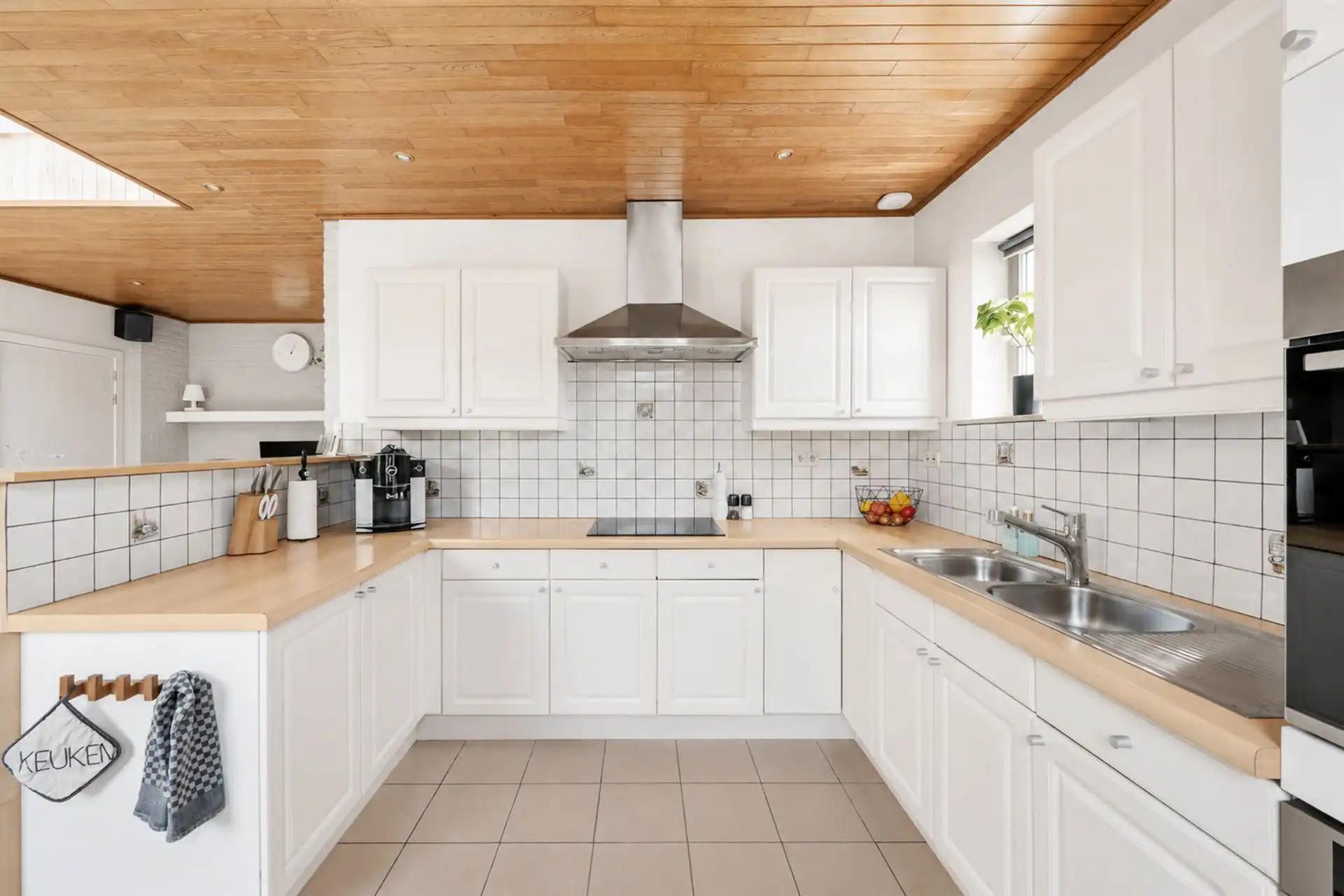 Perfect onderhouden woning met mooie tuin! foto 9