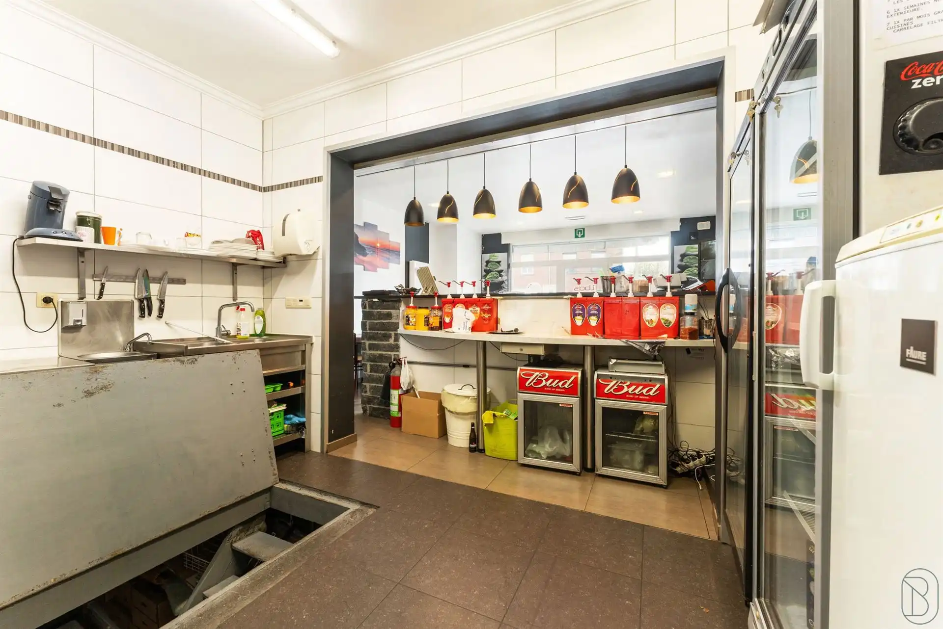 Ruime woning met tuin en handelsgelijkvloers foto 19
