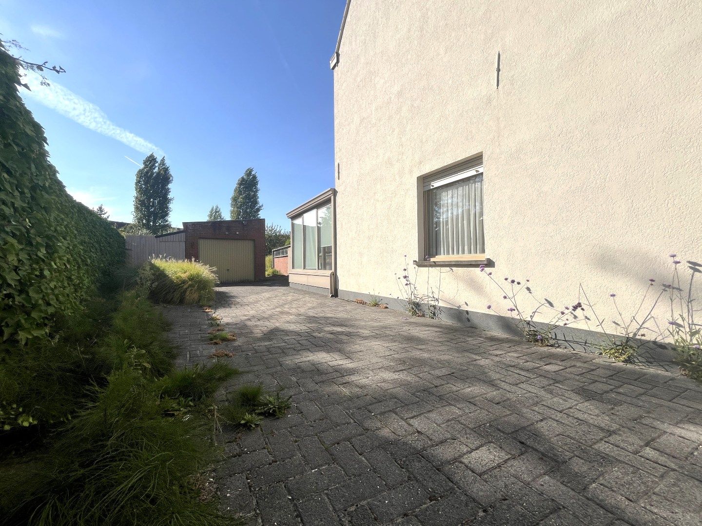Halfopen 4-slpkr woning met tuin & garage foto 3