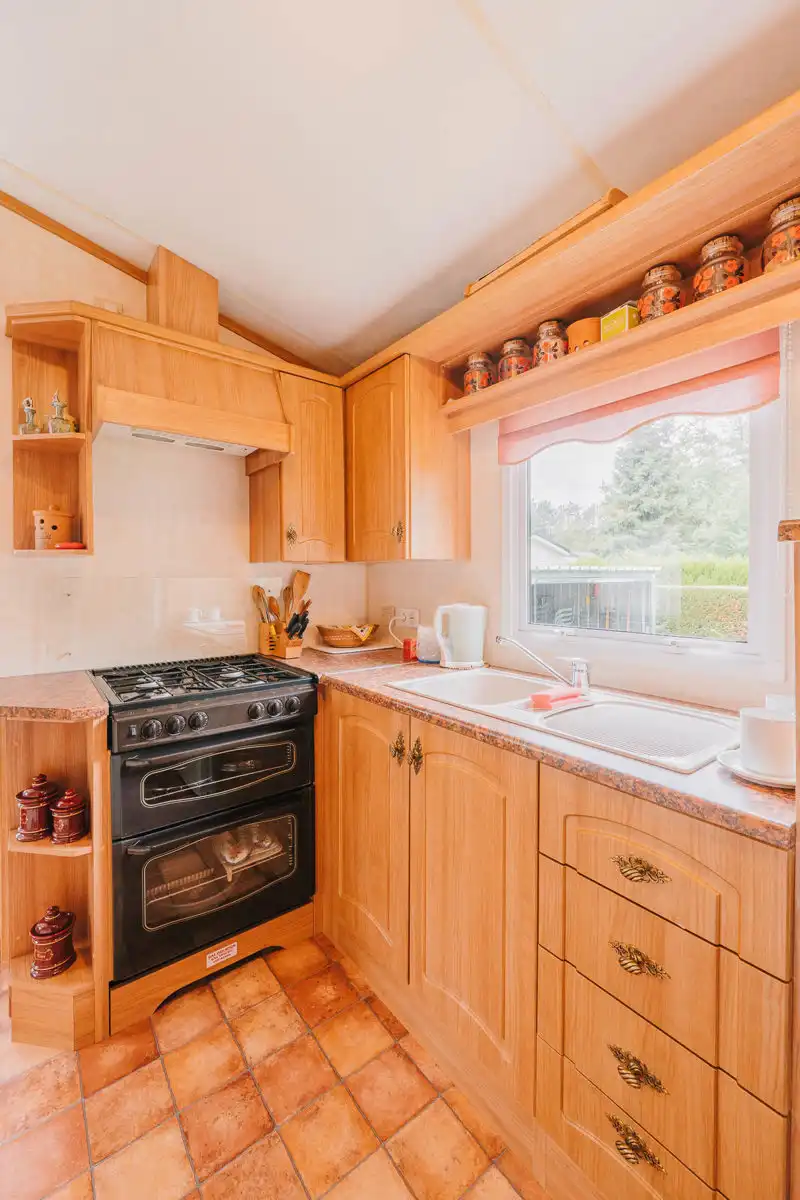 Prachtige agrarische tuin met caravan foto 11