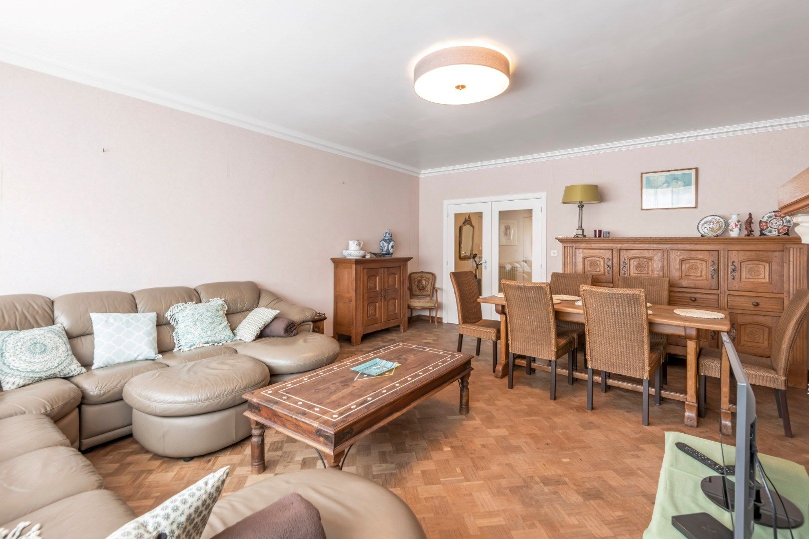 Ruim gelijkvloersappartement met 7,5m gevelbreedte en met binnenkoer 50m² gelegen vlakbij de Dumortierlaan foto 6