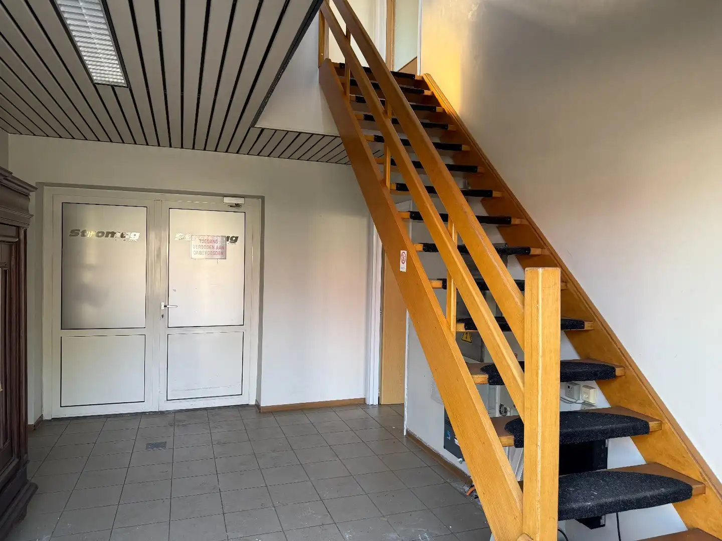 Kantoorgebouw met optie opslagfaciliteiten te Essen foto 3