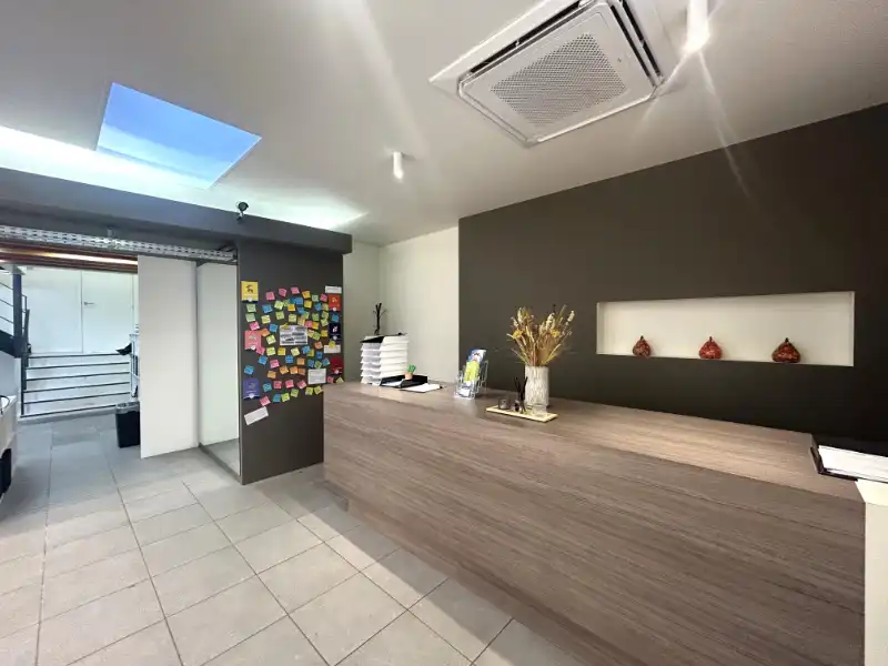 Instapklare winkelruimte op commerciële locatie hartje Gent foto 3