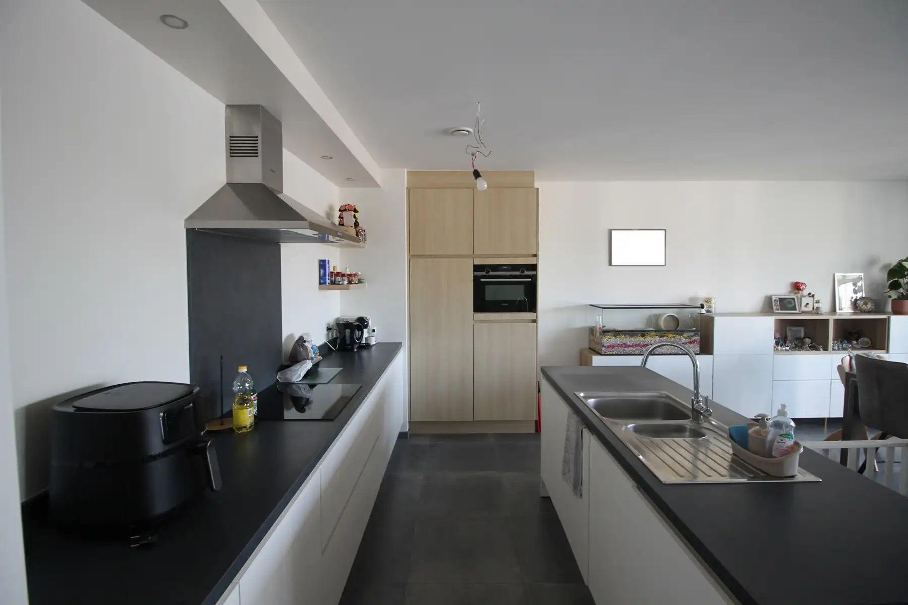 Ruim appartement van 122 m² met 2 slaapkamers, 2 terrassen, autostaanplaats en kelderberging. foto 8