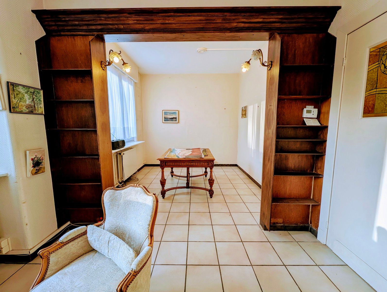 Charmant vilaatje uit 1929 in rustige straat te Sint-Idesbald: 4 Slaapkamers (5 mogelijk) , Tuin & Garage. foto 4