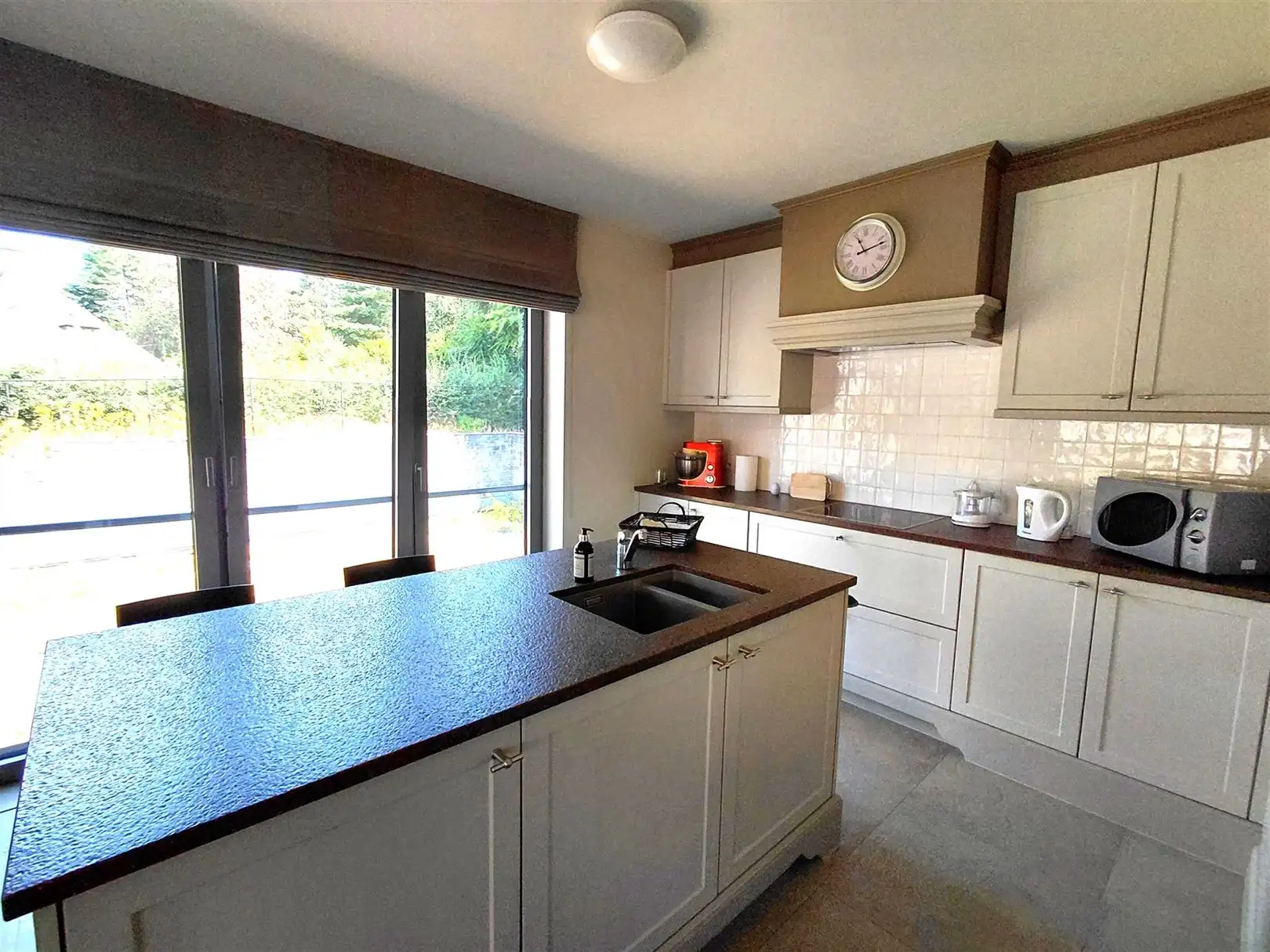 TE HUUR: Ruim appartement met 2 slaapkamers te Lummen! foto 5