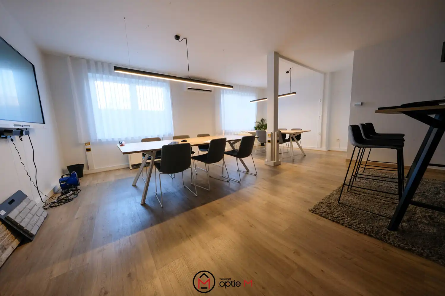 RUIM KANTOORGEBOUW OP TOPLIGGING IN BILZEN foto 2