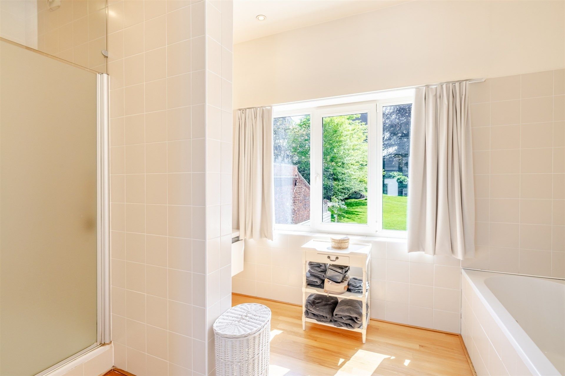 Exclusief herenhuis in neoclassicistische stijl met prachtige tuin foto 26