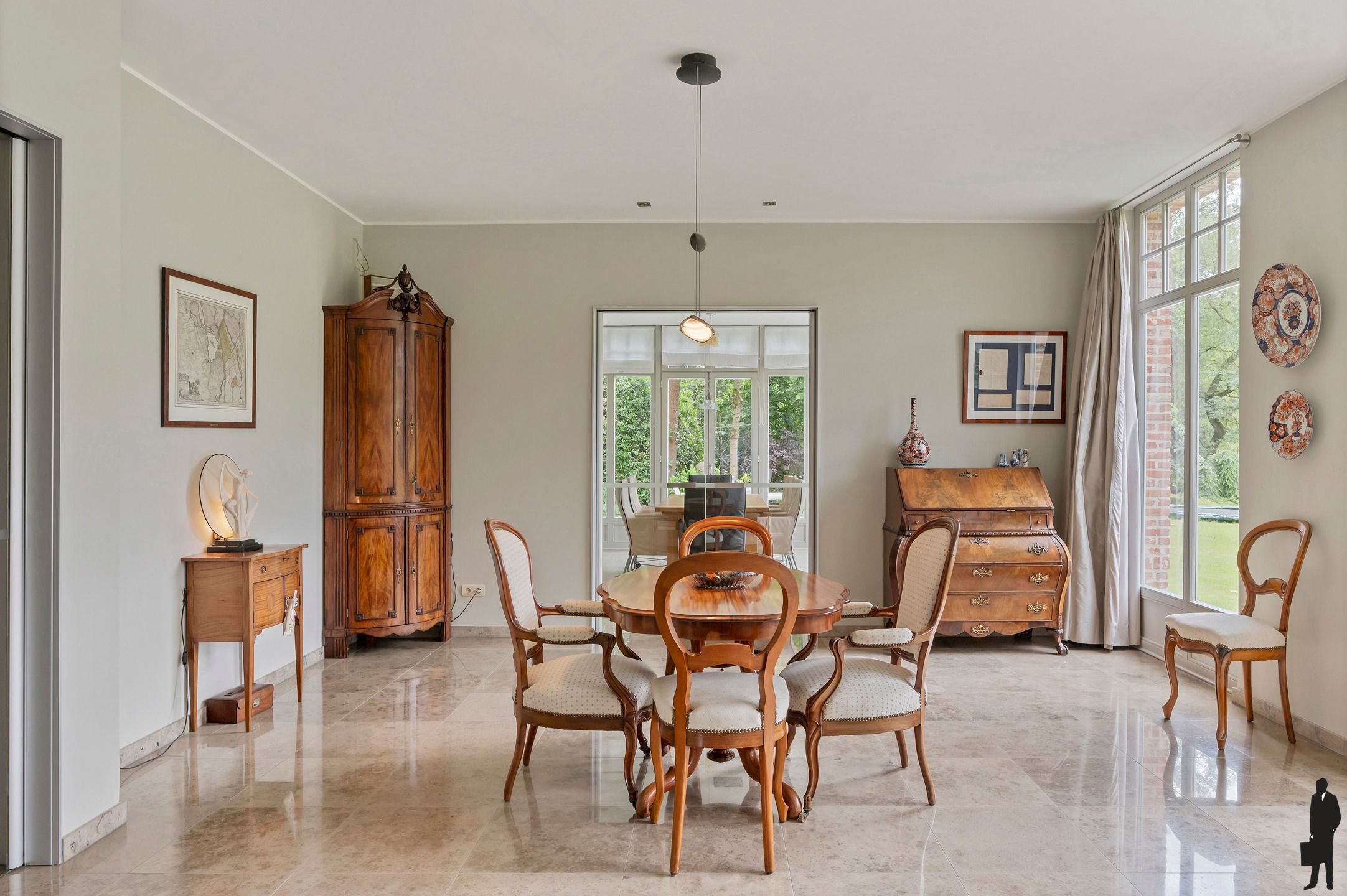 Unieke en zéér centraal gelegen villa op een parkdomein van ca. 9.847 m²! foto 9