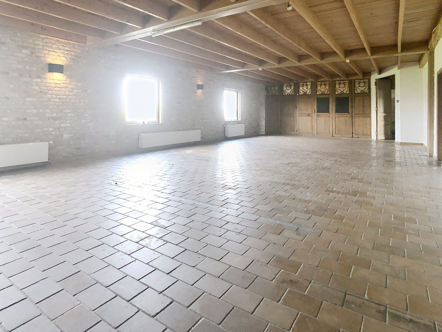 Handelspand gelegen langs drukke invalsweg tussen Hooglede en Staden foto 5
