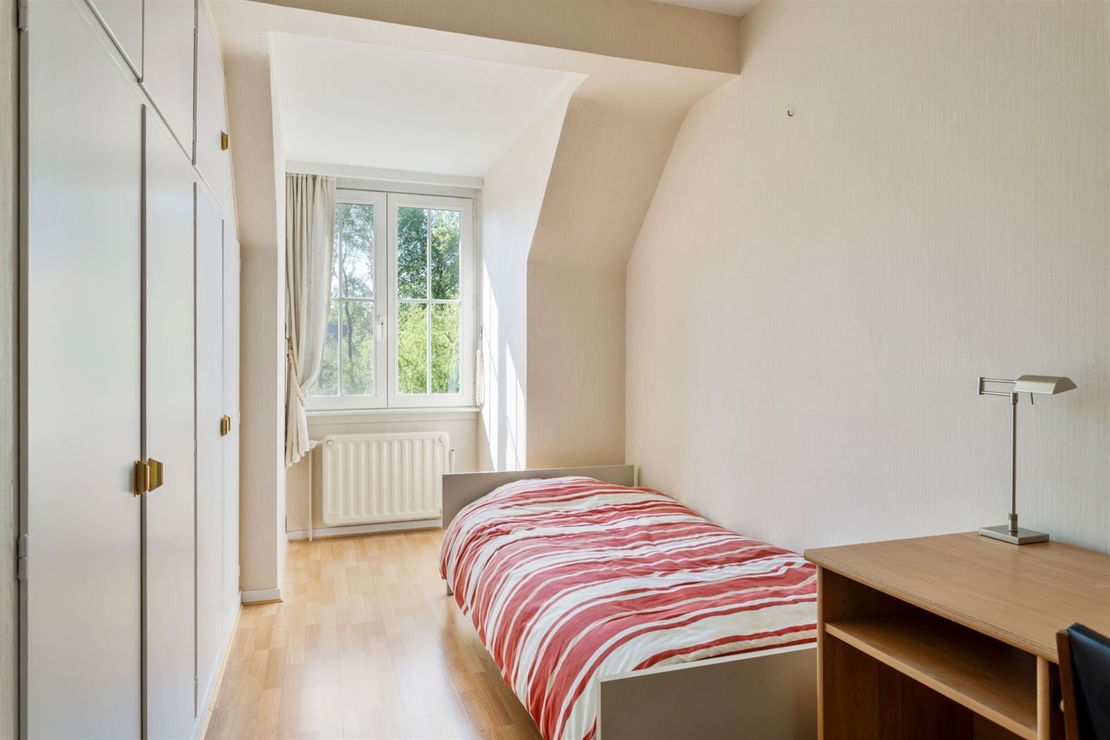 Ruime achterin gelegen villa met 5 slaapkamers op prachtig terrein van 40a foto 20