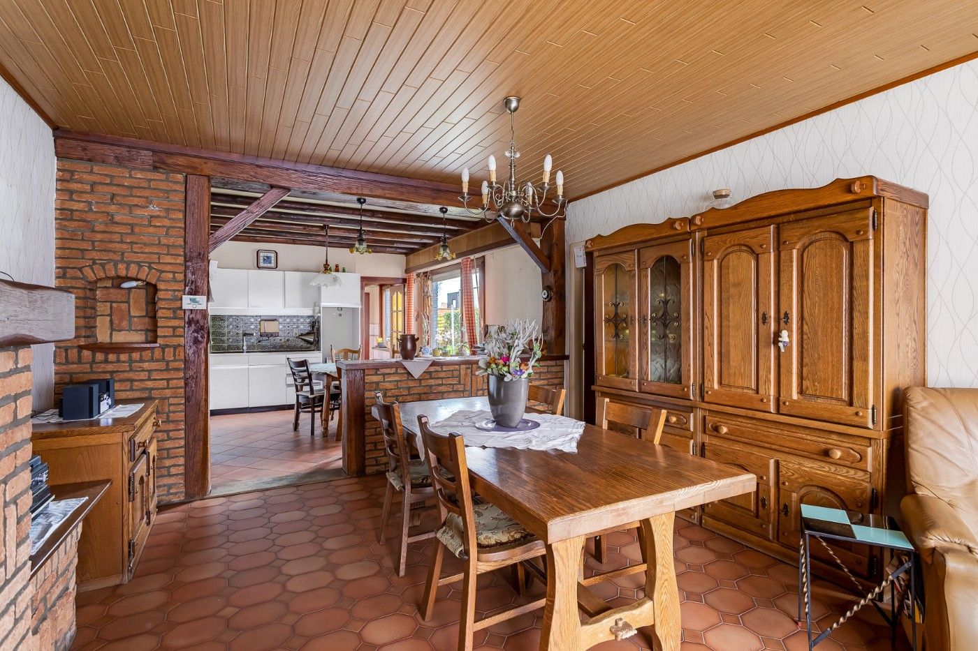 Rustig gelegen woning met 2 slpk., atelier, tuin en dubbele garagebox foto 6