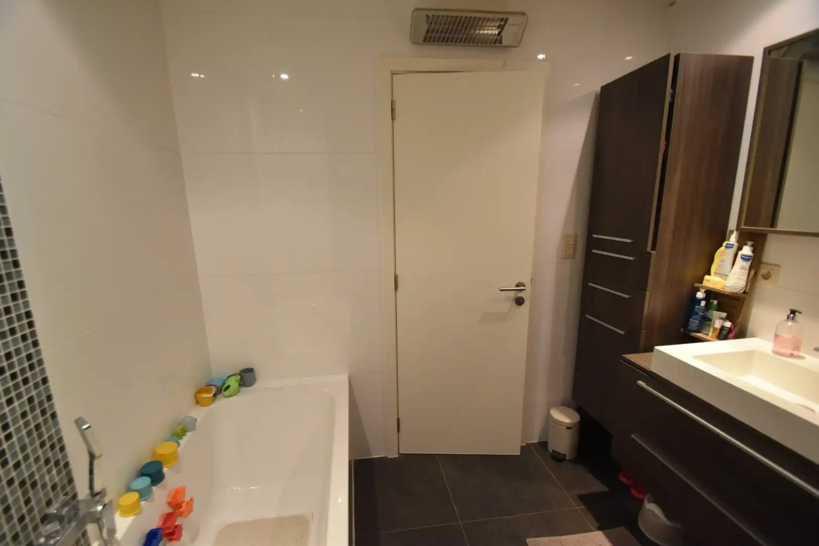 Modern gelijkvloers appartement foto 7