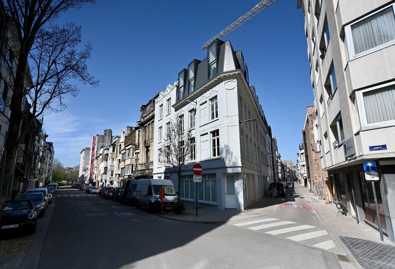 KNAP GERENOVEERDE CENTRAAL GELEGEN GELIJKVLOERSE STUDIO foto {{pictureIndex}}