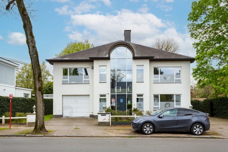 Villa met zee van ruimte , ideaal om te wonen + werken ! foto {{pictureIndex}}