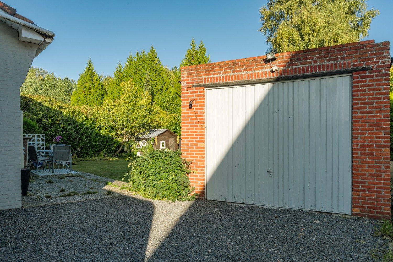 Prachtige gerenoveerde 3 slaapkamer woning nabij de Nederlandse grens! foto 32