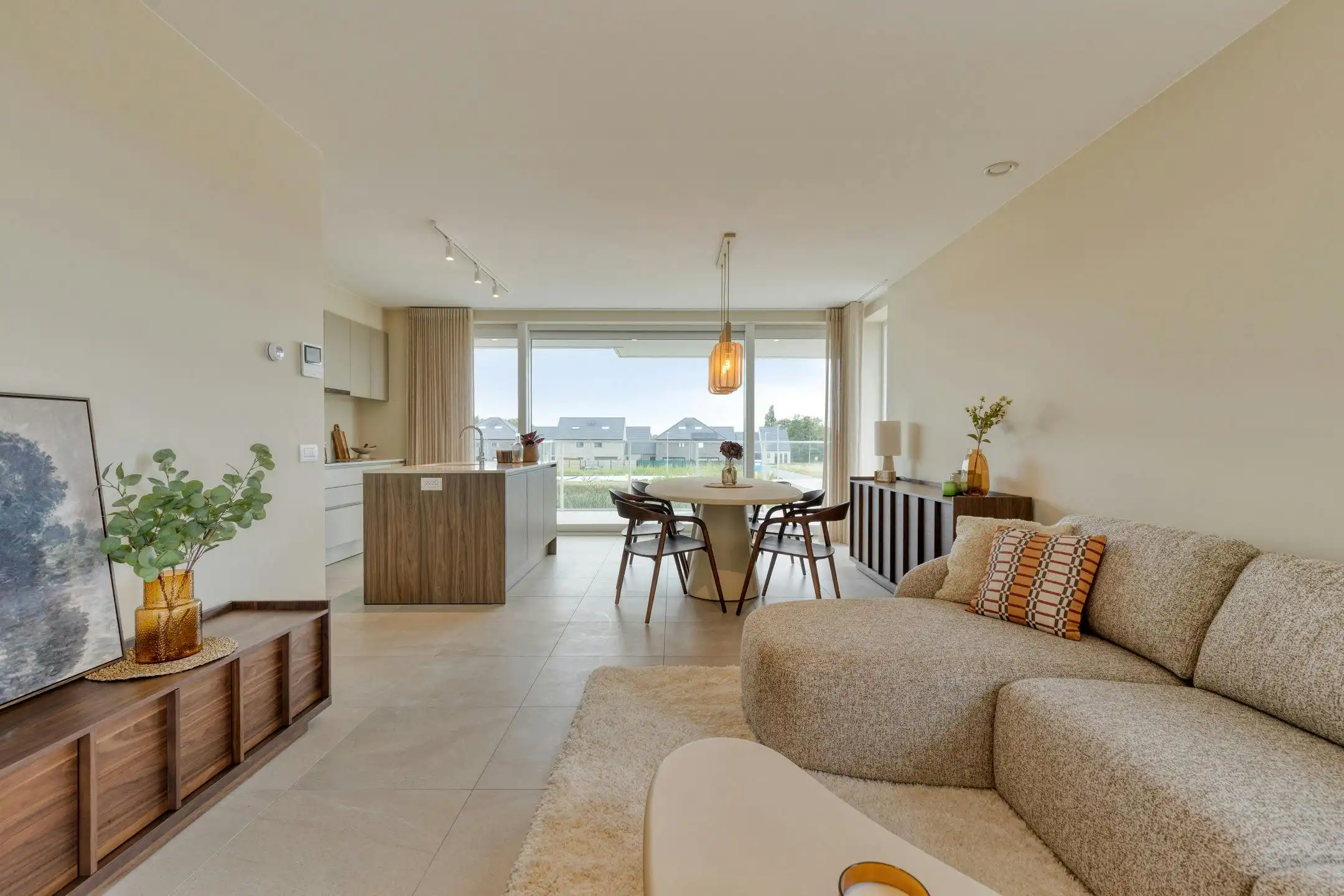 Volledig ingericht én geschilderde modelappartement! foto 4