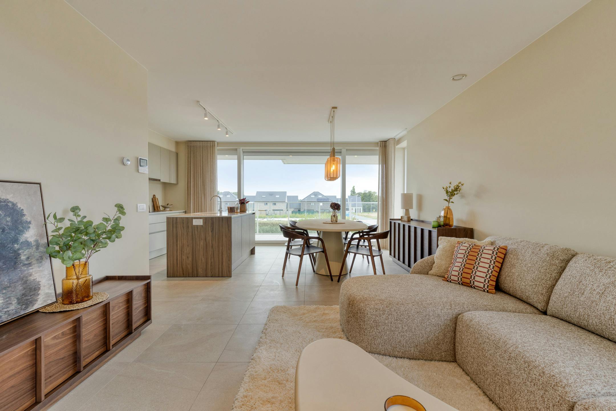 Volledig ingerichte én geschilderde modelappartement! foto 4