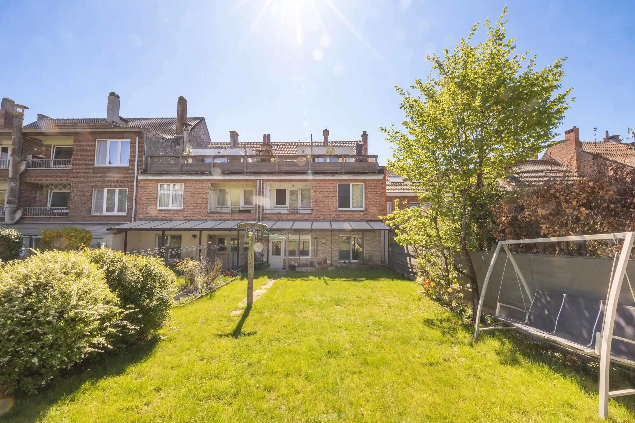 Mooie volumes en grote tuin, een zeldzaamheid in de stad foto 2