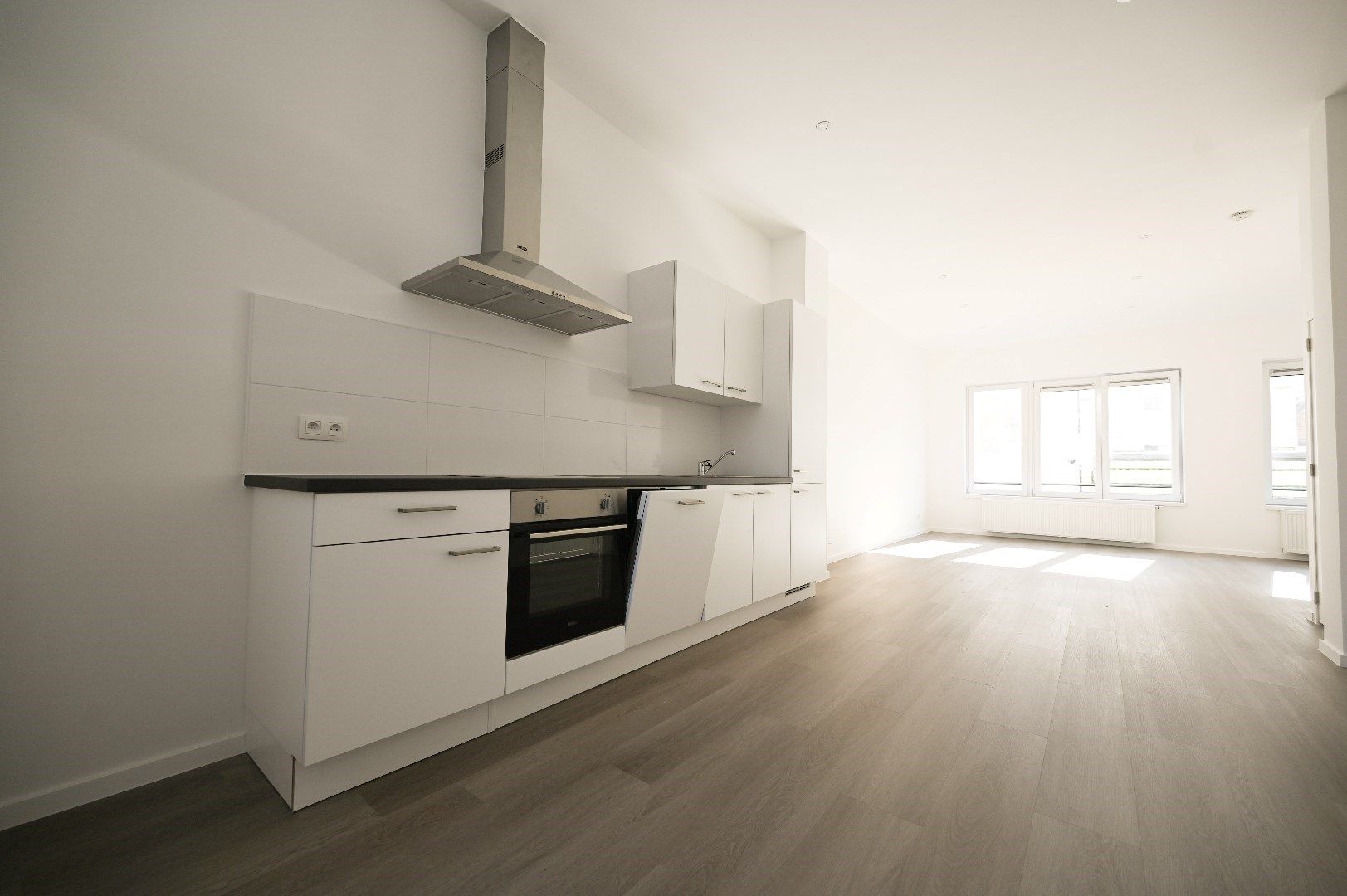 KNAP GERENOVEERD LICHTRIJK APPARTEMENT NABIJ CENTRUM  foto 2