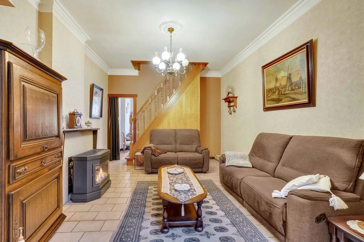 Ruime rijwoning met vier slaapkamers foto 4
