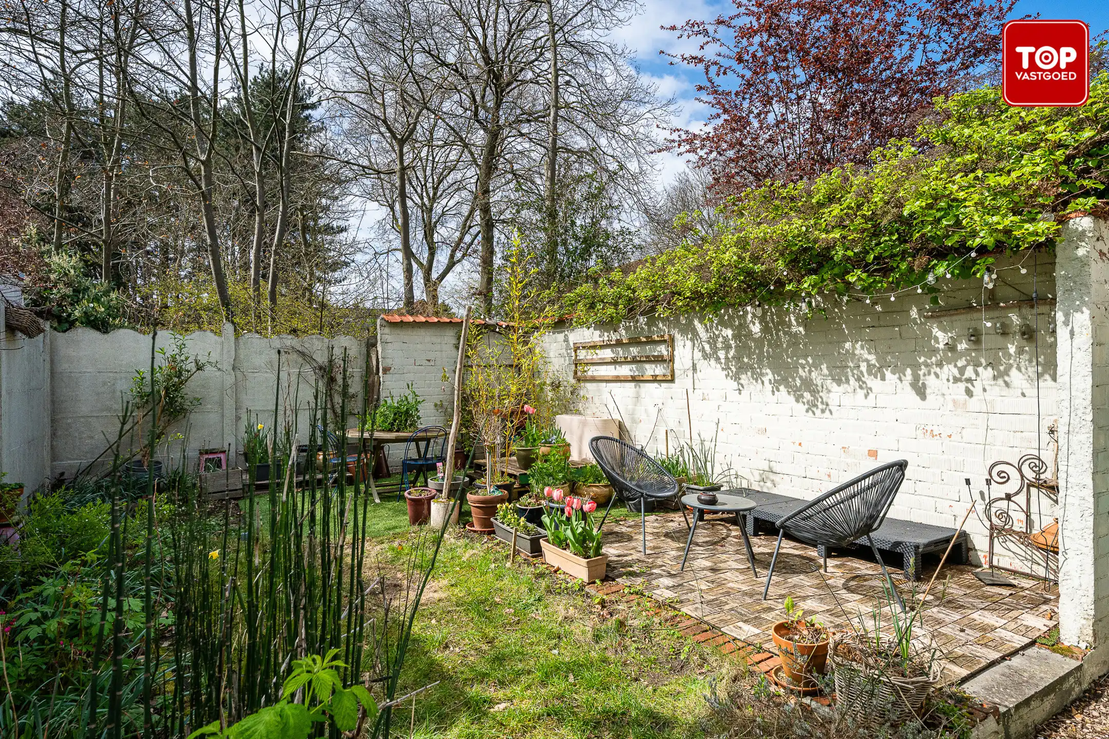 Op te frissen halfopen bebouwing met leuke tuin. foto 23