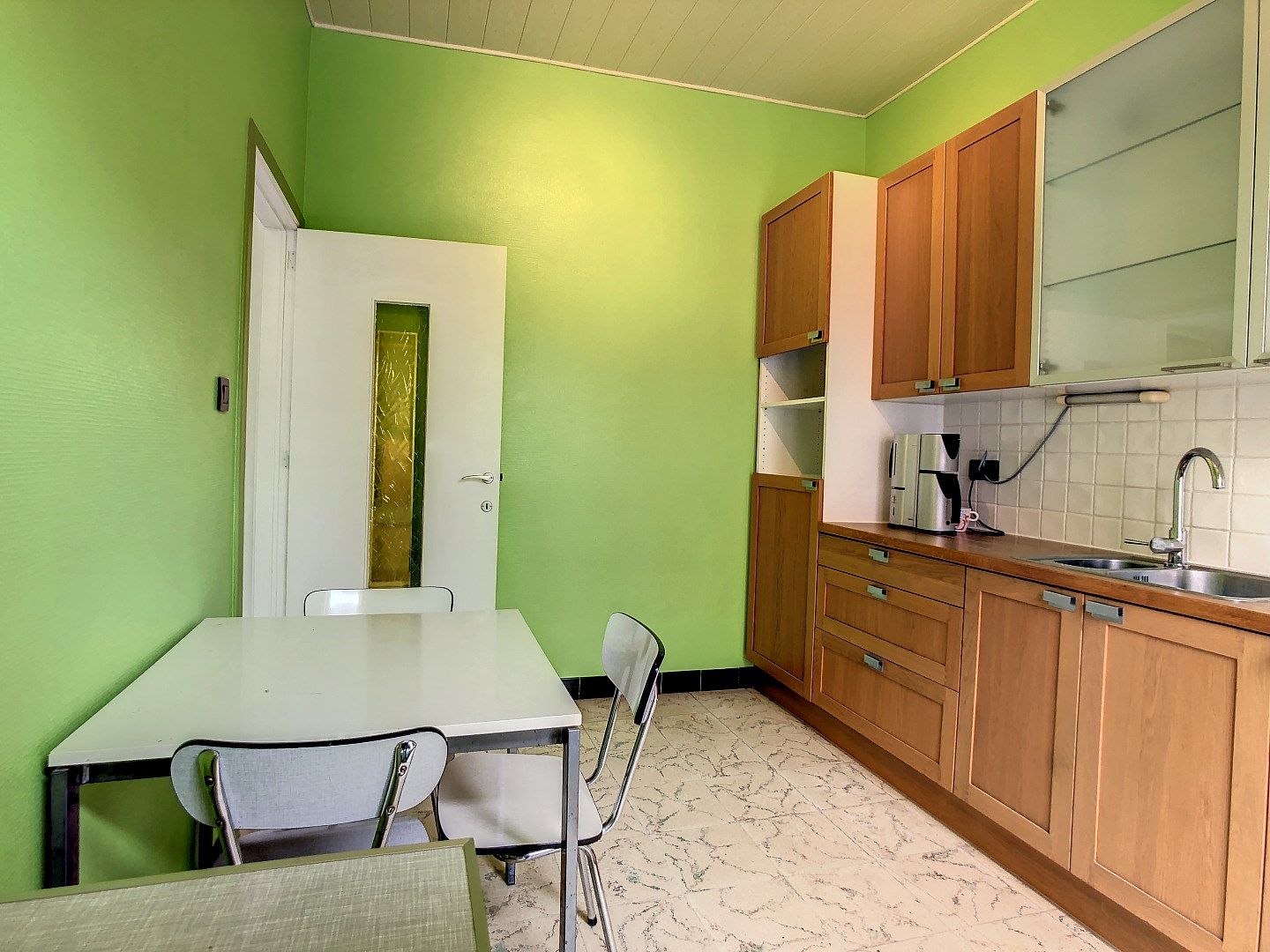 Centraal gelegen stadswoning met drie slaapkamers en aangename stadstuin – EPC 335 kWh/m² - bewoonbare oppervlakte 92 m²  foto 4