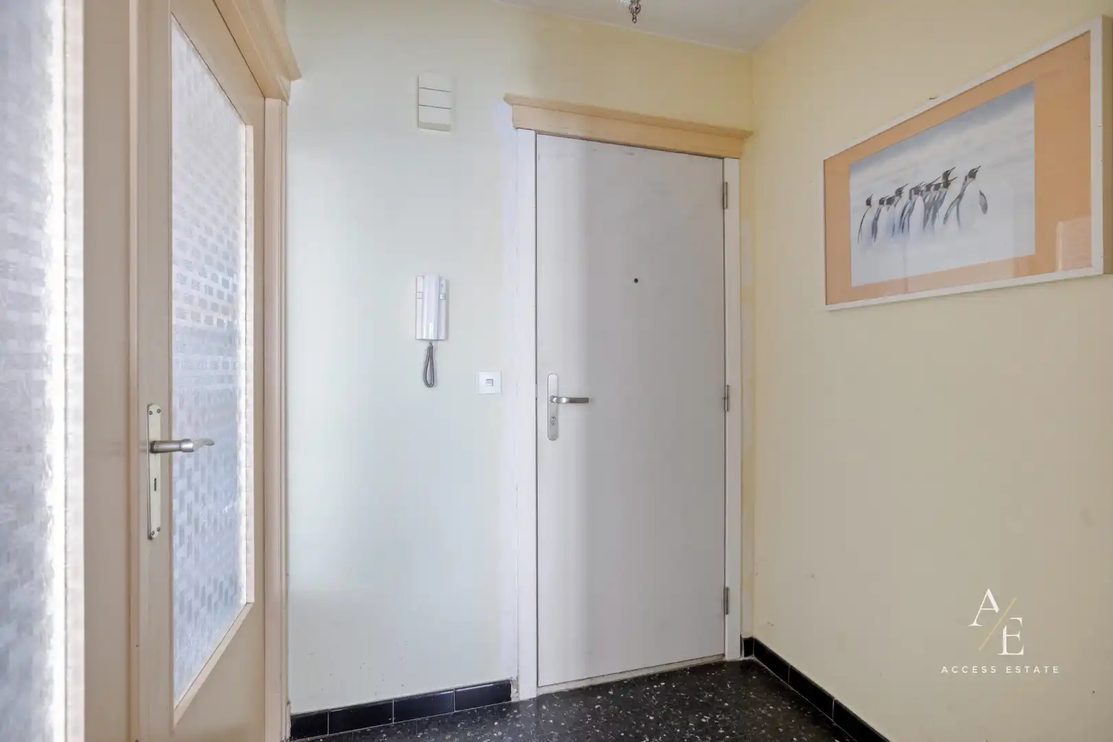 GENT - Te renoveren appartement (2slk.) met groot terras en ver uitzicht over het stadscentrum foto 5