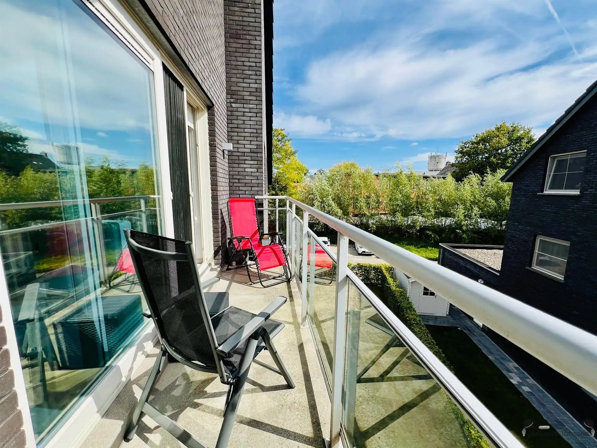 Lichtrijk dakappartement met 2 slaapkamers foto 5