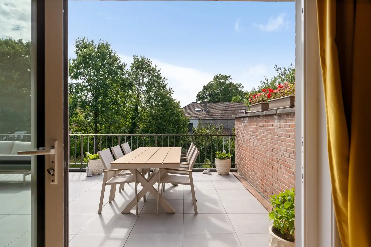 Gerenoveerd appartement met 2 slpkrs, terras en garage nabij centrum Keerbergen foto 3