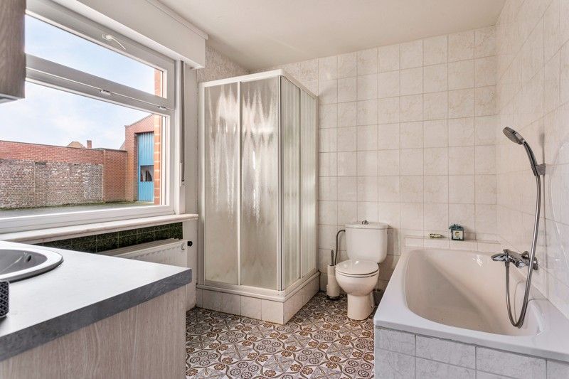 Alleenstaande woning met magazijn/loods TE KOOP in hartje Dentergem! foto 9