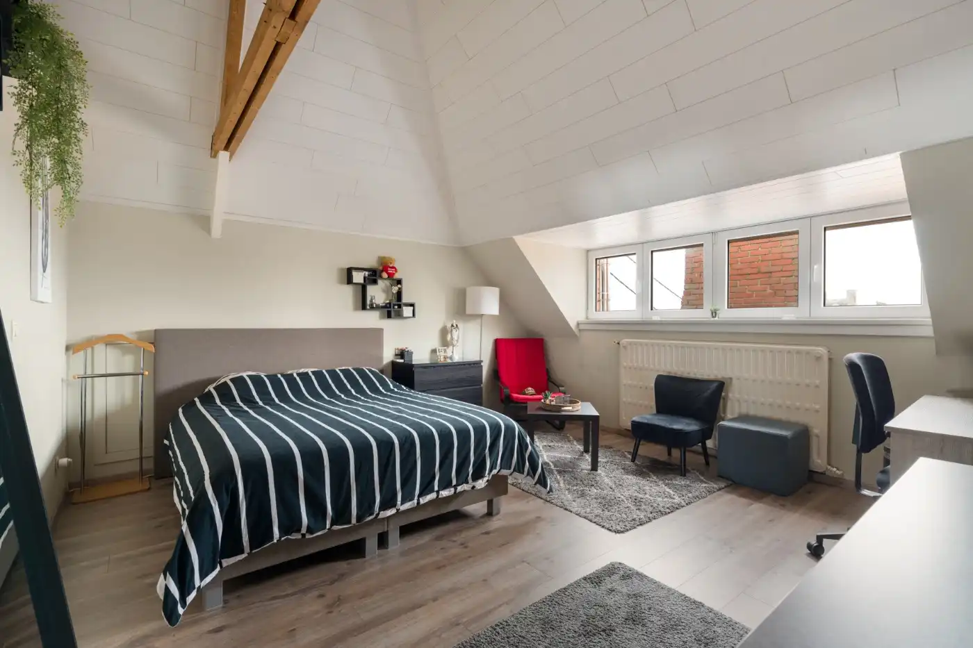 Verrassend ruime, instapklare woning met 3 slpk. en zuid-west koertje foto 22