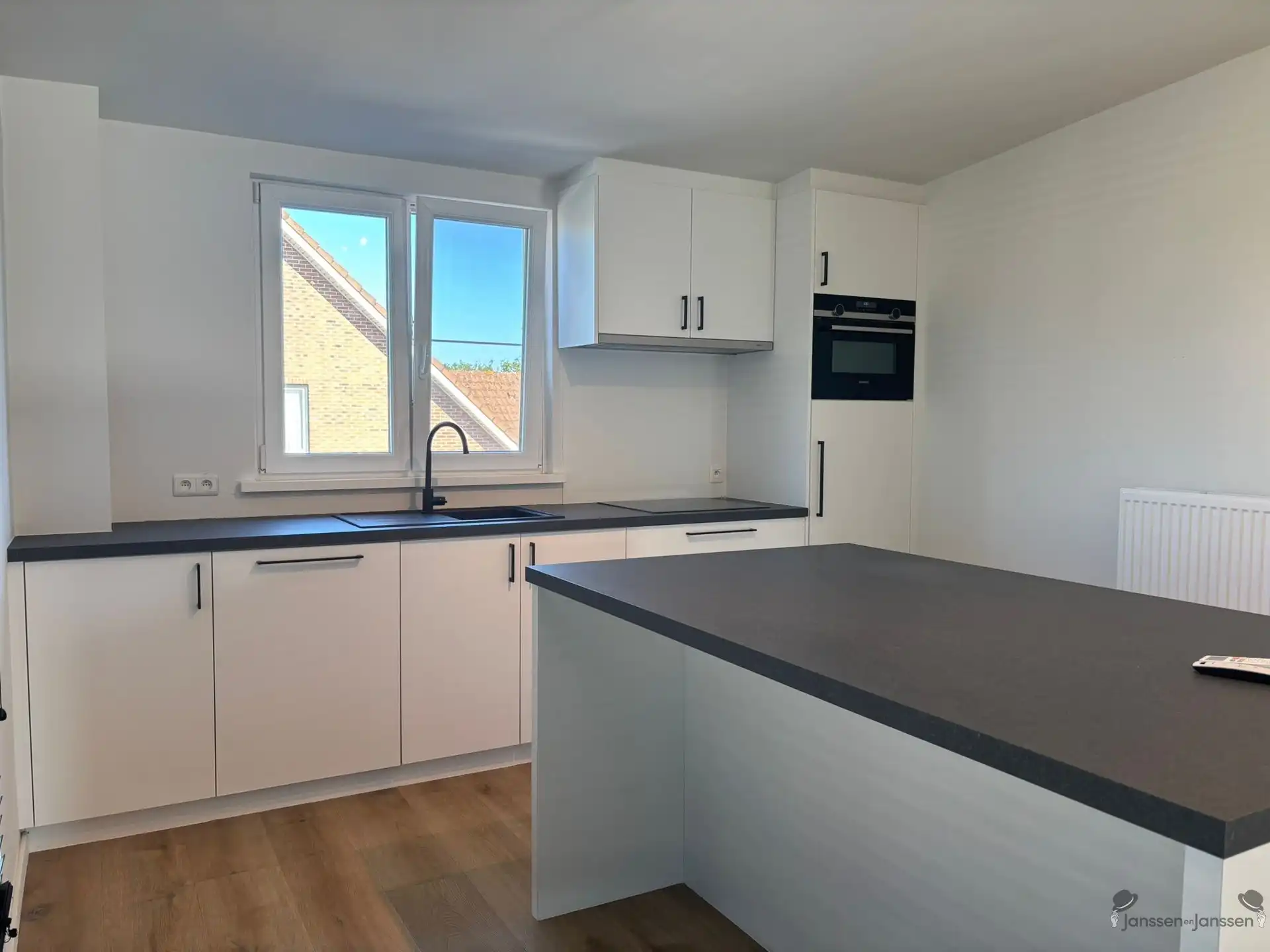 Ruim en volledig vernieuwd appartement met grote leefruimte in Sint-Lenaarts foto 3