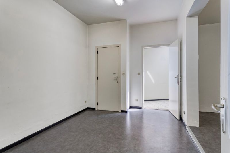 Ruim handelspand te huur in centrum Zwijnaarde! foto 7